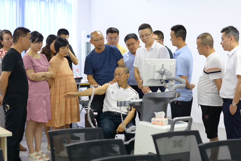綿陽市、江油市醫(yī)療領(lǐng)航者蒞臨我司，共繪健康未來新篇章！3.jpg